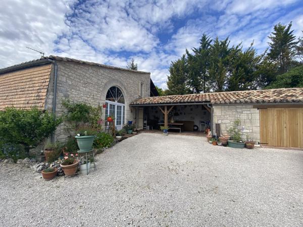 Montaigu-de-Quercy (82150) MONTAIGU DE QUERCY Maison en pierre avec 3 chambres, maison d'amis, piscine et 8686m2 de terrain