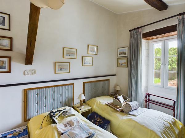 Montaigu-de-Quercy (82150) MONTAIGU DE QUERCY Maison en pierre avec 3 chambres, maison d'amis, piscine et 8686m2 de terrain