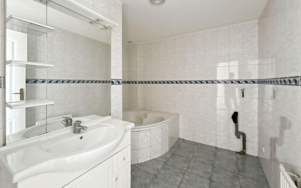 Appartement à vendre    4 pièces • 76,77 m2 Fleury-les-Aubrais