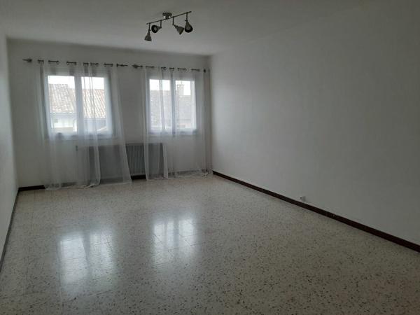 Appartement à louer    3 pièces •    Grenade