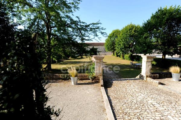 Propriete à vendre 8 pièces COGNAC (16)