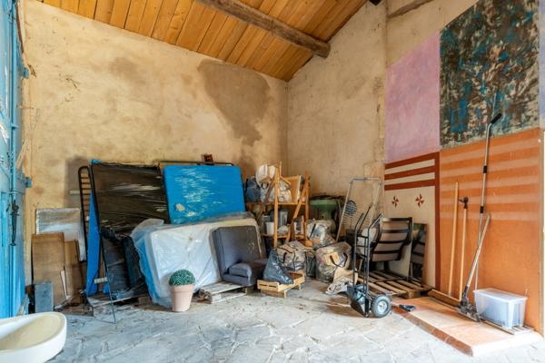 Roussillon (84220) Charmante maison de hameau avec vaste remise !