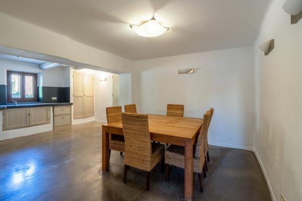 Roussillon (84220) Charmante maison de hameau avec vaste remise !