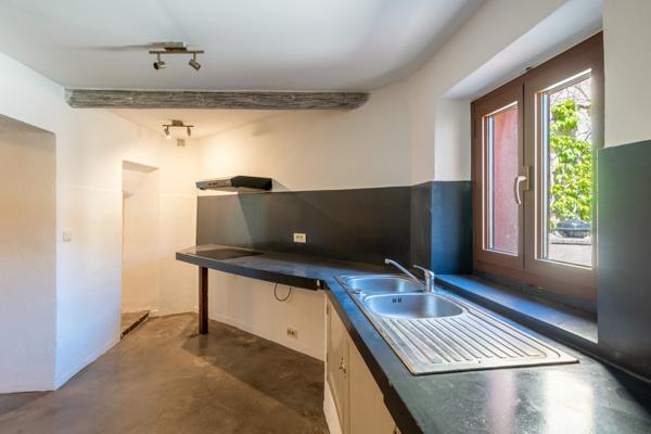 Roussillon (84220) Charmante maison de hameau avec vaste remise !