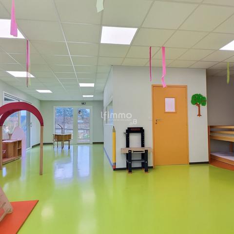 Bâtiment de 190 m2 à usage professionnel - ancienne crèche