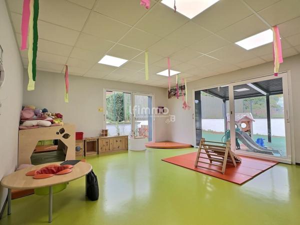 Bâtiment de 190 m2 à usage professionnel - ancienne crèche