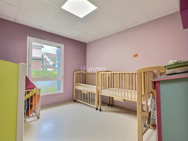 Bâtiment de 190 m2 à usage professionnel - ancienne crèche