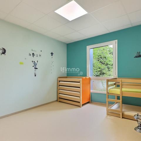 Bâtiment de 190 m2 à usage professionnel - ancienne crèche