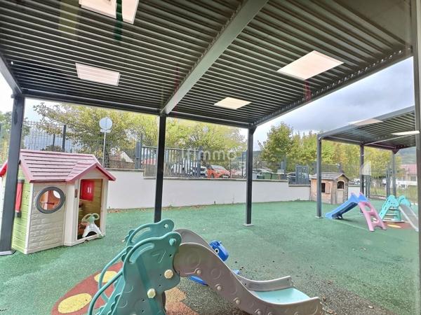 Bâtiment de 190 m2 à usage professionnel - ancienne crèche