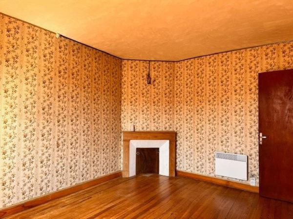 Maison 9 pièces fort potentiel.