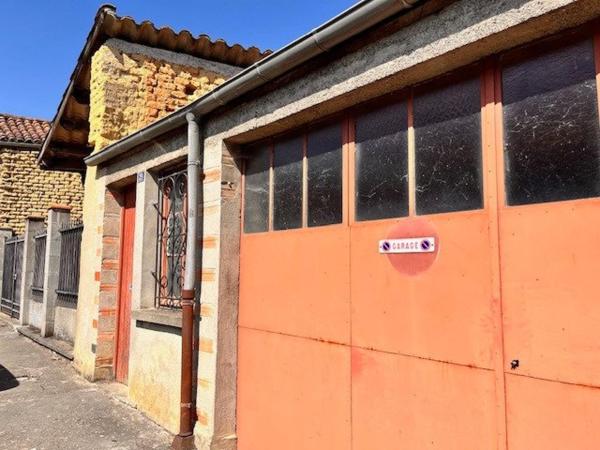 Maison 9 pièces fort potentiel.