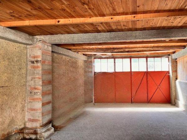 Maison 9 pièces fort potentiel.