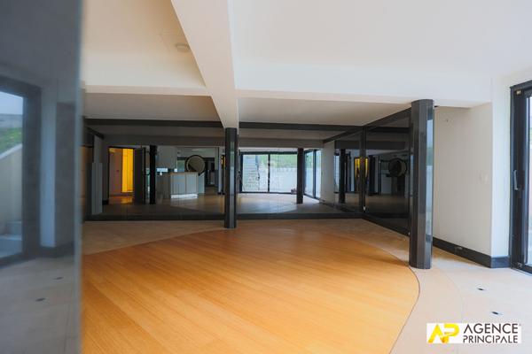 Maison Maisons Laffitte 7 pièce(s) 175.49 m2

Loyer 5 000 €/mois **

- Ref : 11176