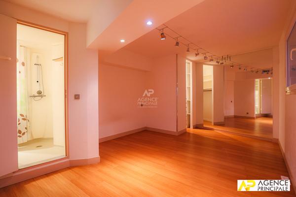 Maison Maisons Laffitte 7 pièce(s) 175.49 m2

Loyer 5 000 €/mois **

- Ref : 11176