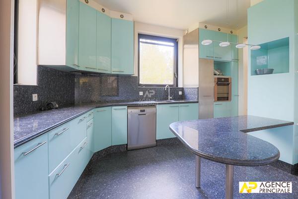 Maison Maisons Laffitte 7 pièce(s) 175.49 m2

Loyer 5 000 €/mois **

- Ref : 11176