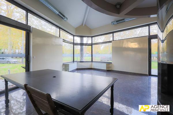 Maison Maisons Laffitte 7 pièce(s) 175.49 m2

Loyer 5 000 €/mois **

- Ref : 11176