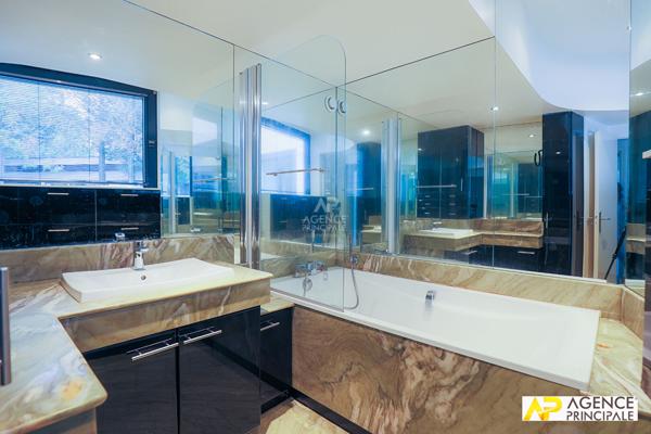 Maison Maisons Laffitte 7 pièce(s) 175.49 m2

Loyer 5 000 €/mois **

- Ref : 11176
