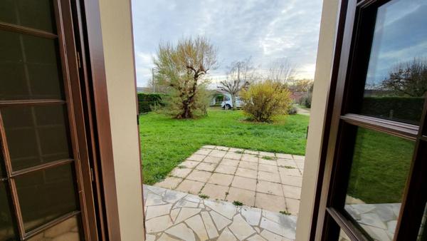 Maison  traditionnelle de plain pied de 114 m²  6 pièces sur parcelle de 1658 m² garage et piscine