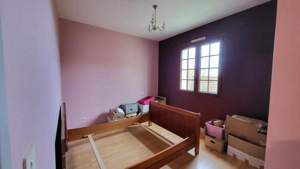 Maison  traditionnelle de plain pied de 114 m²  6 pièces sur parcelle de 1658 m² garage et piscine