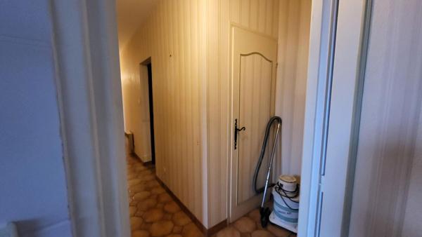 Maison  traditionnelle de plain pied de 114 m²  6 pièces sur parcelle de 1658 m² garage et piscine