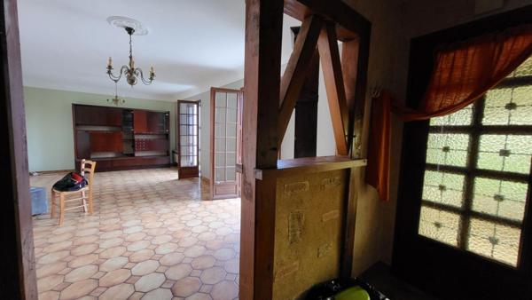 Maison  traditionnelle de plain pied de 114 m²  6 pièces sur parcelle de 1658 m² garage et piscine