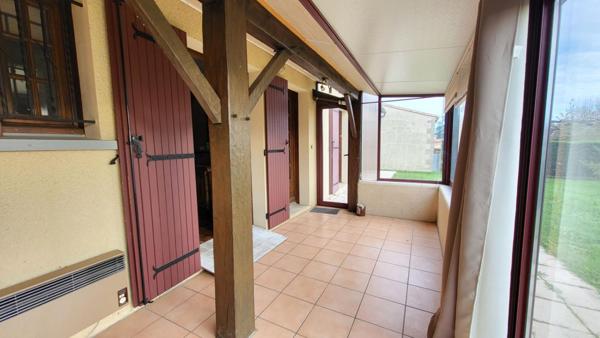 Maison  traditionnelle de plain pied de 114 m²  6 pièces sur parcelle de 1658 m² garage et piscine