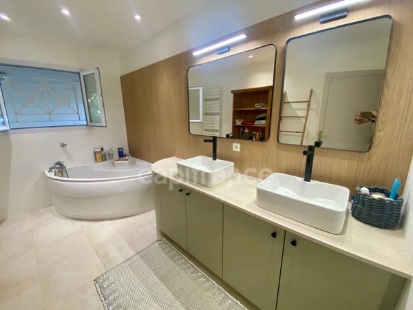 Maison à vendre 8 pièces  ()
