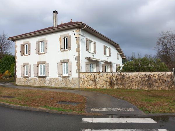 Saint-Martin-de-Hinx (40390) St Martin de Hinx, maison de 150m² environ à fort potentiel.