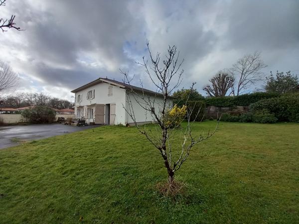 Saint-Martin-de-Hinx (40390) St Martin de Hinx, maison de 150m² environ à fort potentiel.