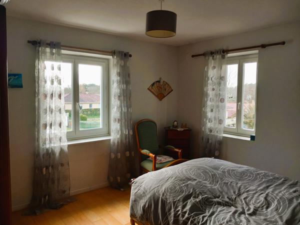 Saint-Martin-de-Hinx (40390) St Martin de Hinx, maison de 150m² environ à fort potentiel.