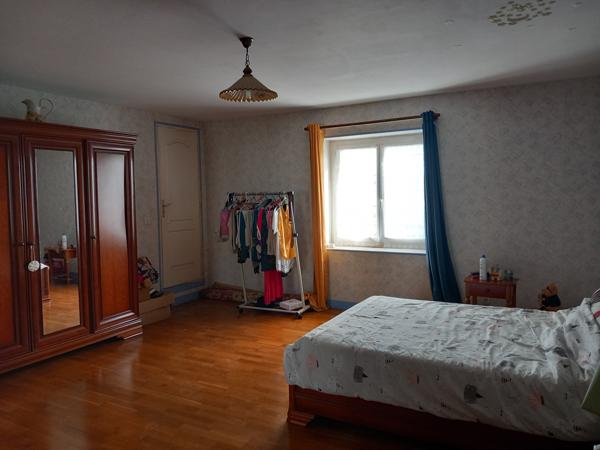 Saint-Martin-de-Hinx (40390) St Martin de Hinx, maison de 150m² environ à fort potentiel.