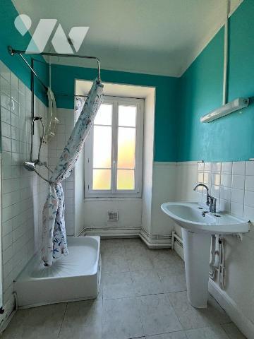 Maison à vendre à VIREY SOUS BAR (10260), AUBE. Maison ancienne de 92 m², comprenant au rez-de-...