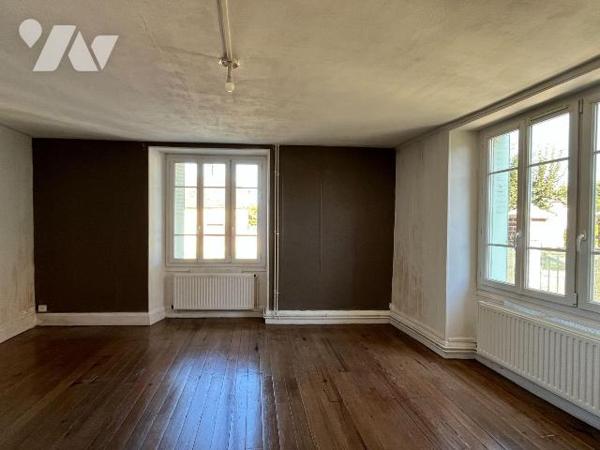 Maison à vendre à VIREY SOUS BAR (10260), AUBE. Maison ancienne de 92 m², comprenant au rez-de-...