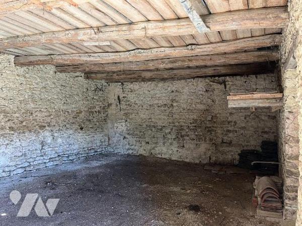 Maison à vendre à VIREY SOUS BAR (10260), AUBE. Maison ancienne de 92 m², comprenant au rez-de-...