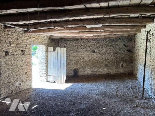 Maison à vendre à VIREY SOUS BAR (10260), AUBE. Maison ancienne de 92 m², comprenant au rez-de-...