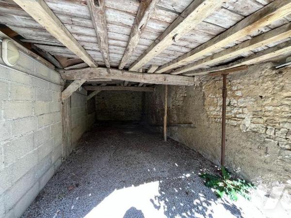 Maison à vendre à VIREY SOUS BAR (10260), AUBE. Maison ancienne de 92 m², comprenant au rez-de-...