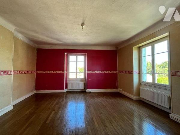 Maison à vendre à VIREY SOUS BAR (10260), AUBE. Maison ancienne de 92 m², comprenant au rez-de-...