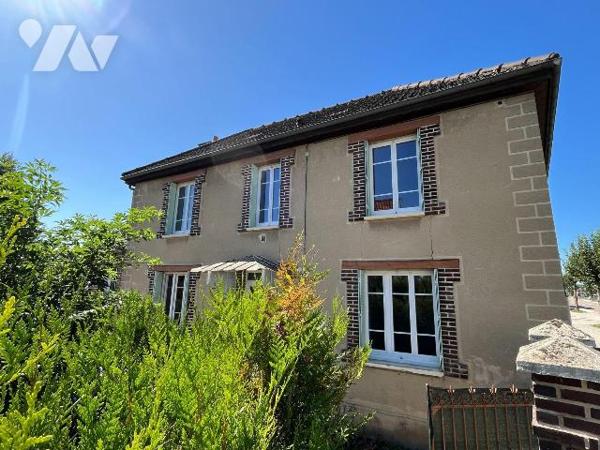 Maison à vendre à VIREY SOUS BAR (10260), AUBE. Maison ancienne de 92 m², comprenant au rez-de-...