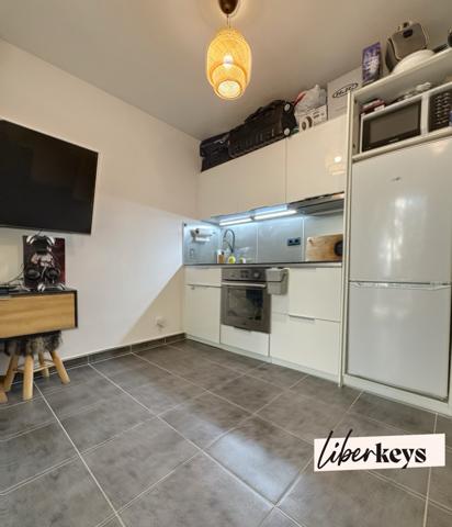 Studio lumineux avec grande terrasse
