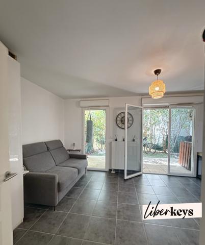 Studio lumineux avec grande terrasse