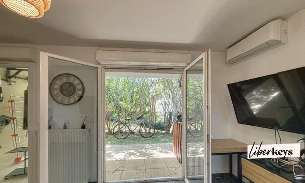 Studio lumineux avec grande terrasse