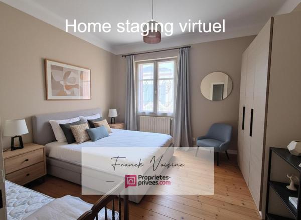 A VENDRE à Mouchamps, maison de 163 m2 env  et murs commerciaux de 158 m2 env  sur une parcelle de 248 m2 en centre ville