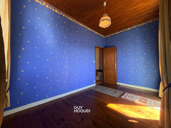 À VENDRE ! MAISON AVEC GARAGE  À SAINT-VALLIER !
