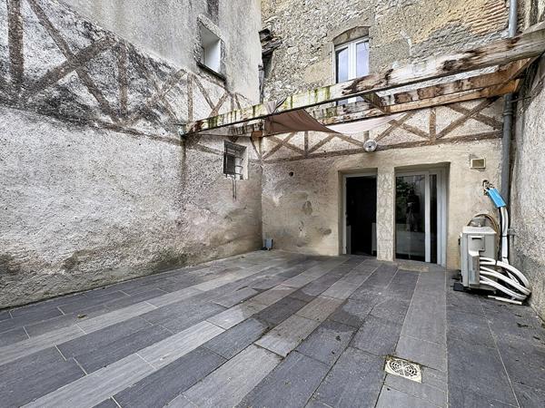 Maison de ville  meublée, 2 chambres avec cour extérieur pièces à Nérac
