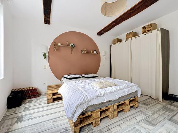 Maison de ville  meublée, 2 chambres avec cour extérieur pièces à Nérac