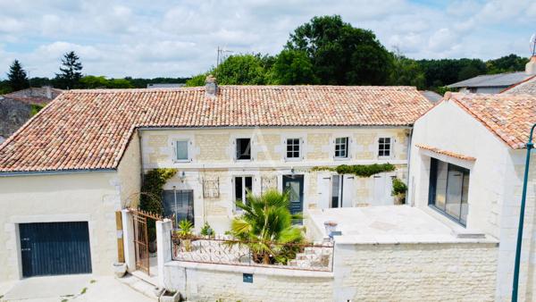 Charentaise de caractère rénovée - 224m² de charme et de potentiel