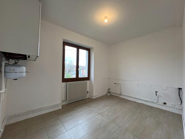 BAR LE DUC : appartement lumineux 6 pièces, 4 chambres, avec garage et jardin