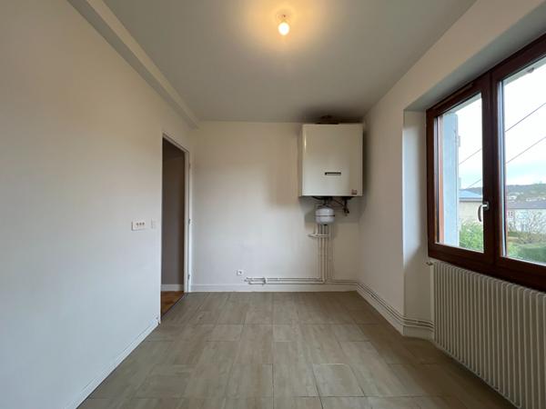 BAR LE DUC : appartement lumineux 6 pièces, 4 chambres, avec garage et jardin