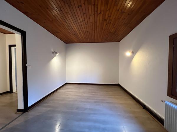 BAR LE DUC : appartement lumineux 6 pièces, 4 chambres, avec garage et jardin