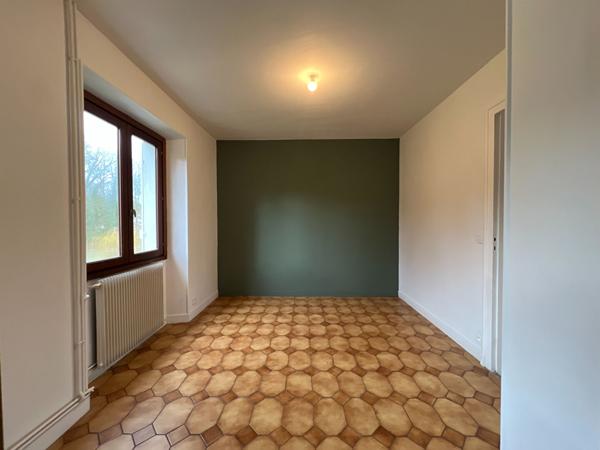 BAR LE DUC : appartement lumineux 6 pièces, 4 chambres, avec garage et jardin